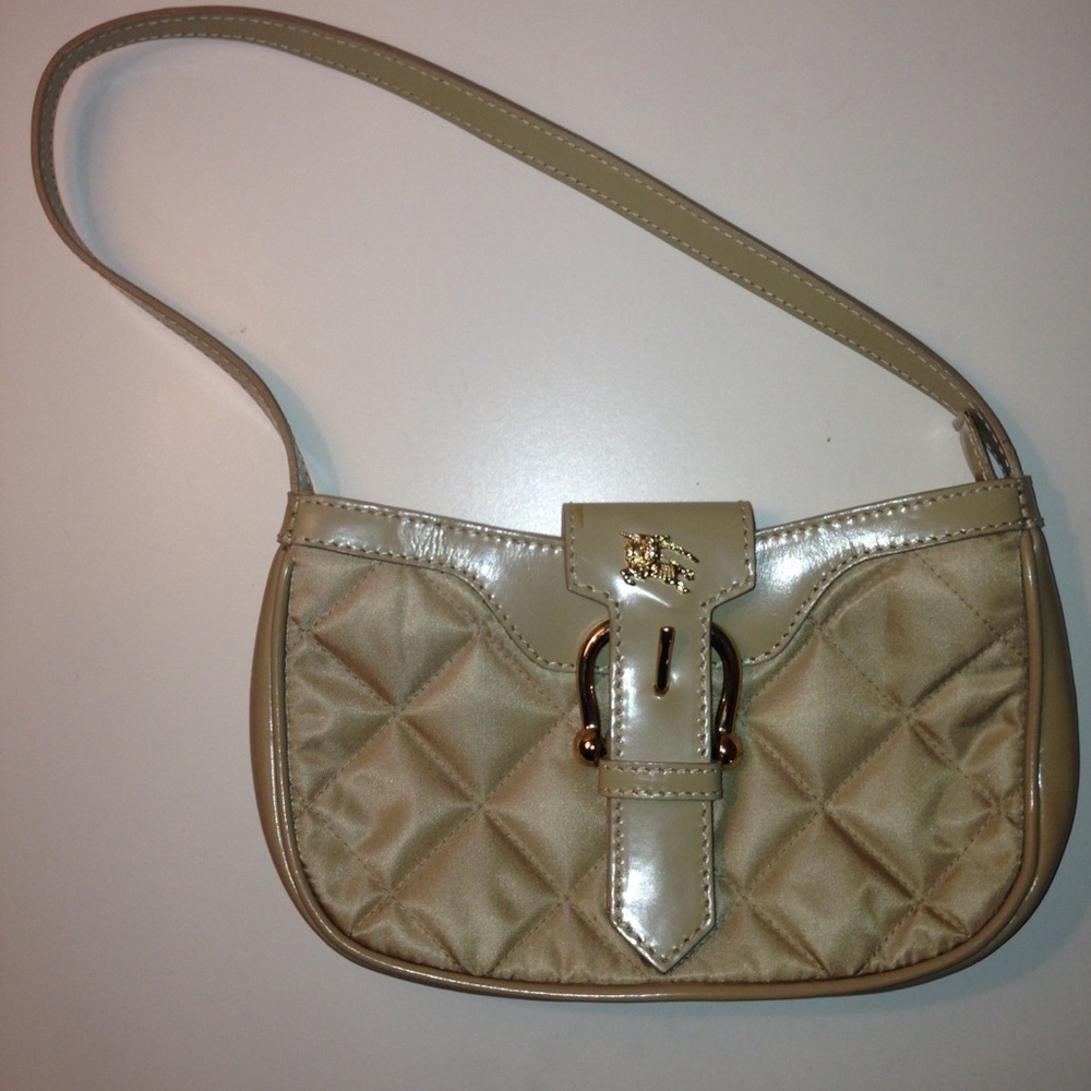 Beautiful quilted Burberry beige purse.